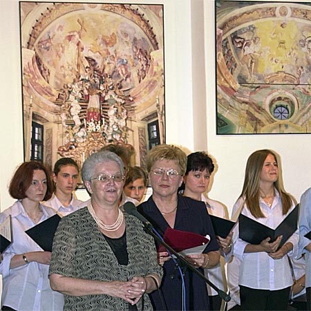 Profesorica Mirković na otvaranju izložbe Otvorena Nebesa